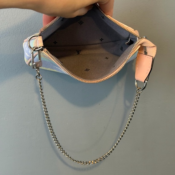 Limited Edition Louis Vuitton Monogram Escale Mini Pochette Accessoires - Picture 3 of 16